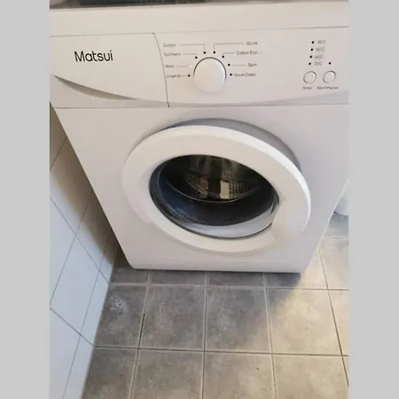 En Koselig Leilighet Midt I Sentrum Med Mulighet For Billeie